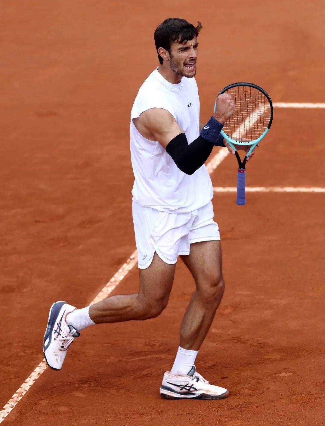 包括多名潜 包括多名潜